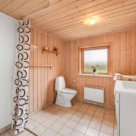 Scarlet - 400m To The Fjord By Interhome *